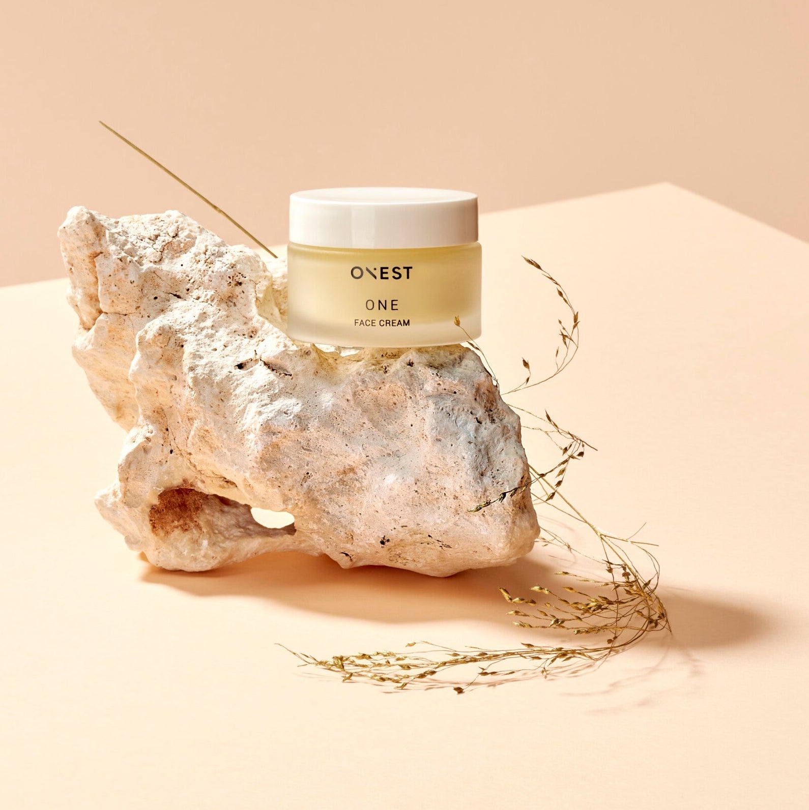 ONEST skincare inspirovaná mořskými aktivními látkami a evropským řemeslem